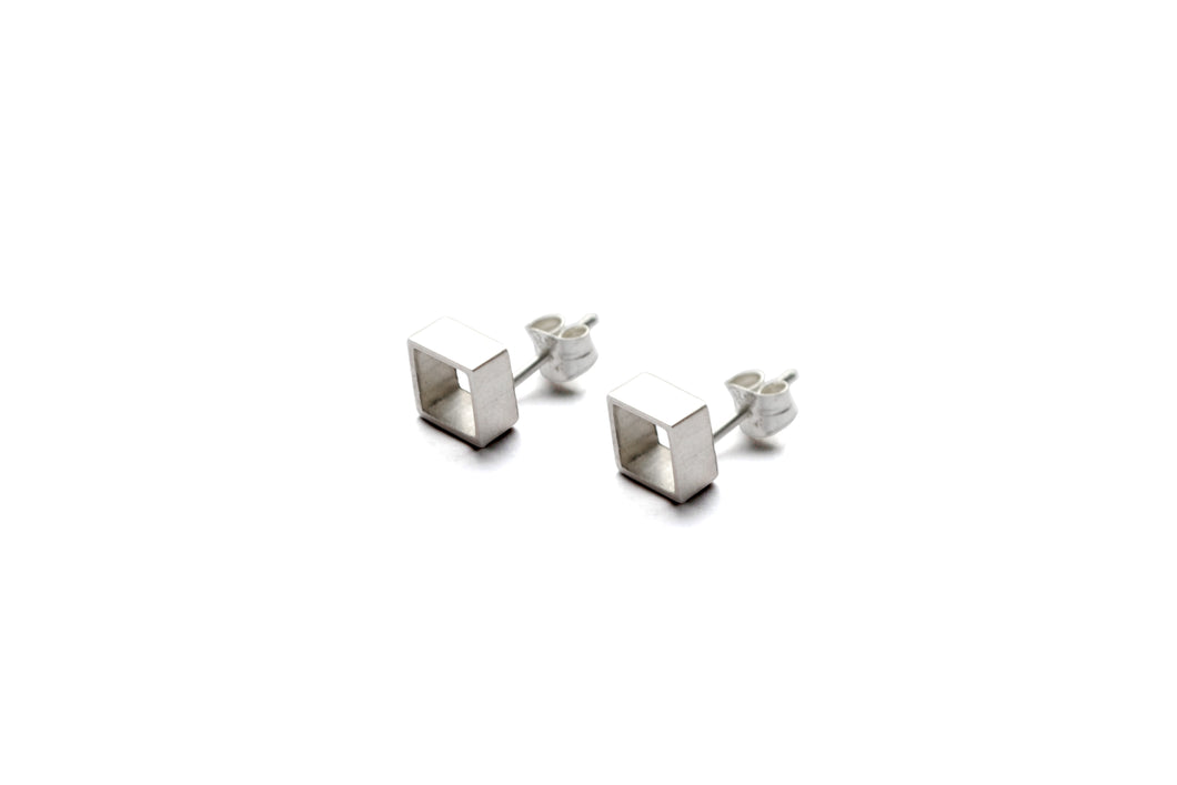 Square outline stud earring - silver
