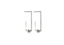 Square outline and sphere earrings - silver