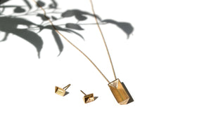 Triangle prism necklace - 18k gold